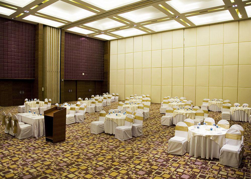 Vits Hotel Pune Restoran fotoğraf